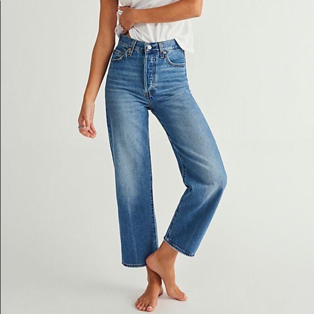 Levi’s Premium Ribcage Straight